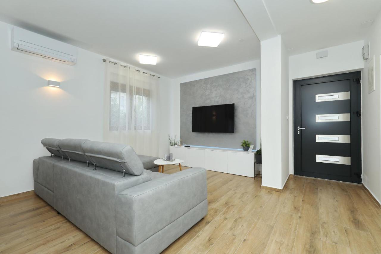 Apartment Apartment And Room Mare