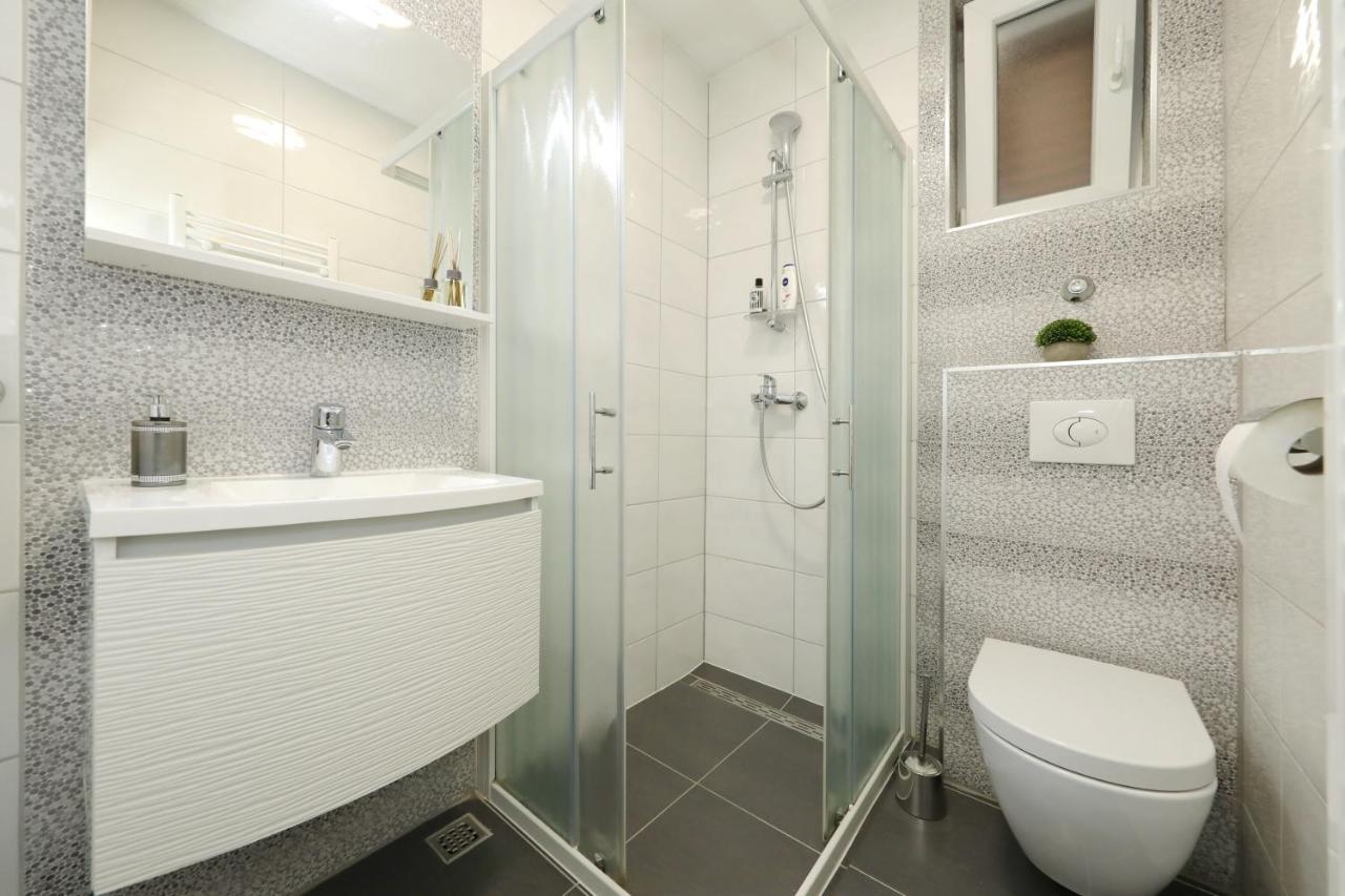 Apartment And Room Mare Zadar