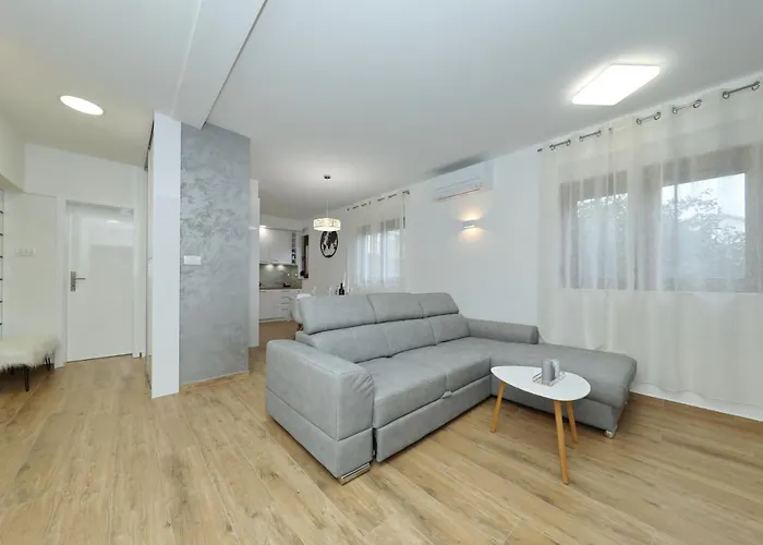 Apartment And Room Mare
