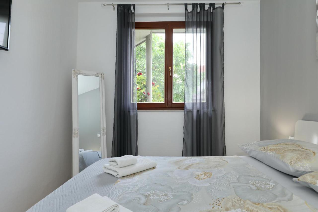 Apartment And Room Mare